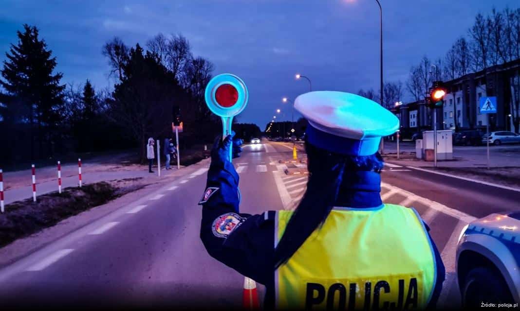 Spotkanie policjantów z Miejską Radą Seniorów w Radomsku na temat bezpieczeństwa